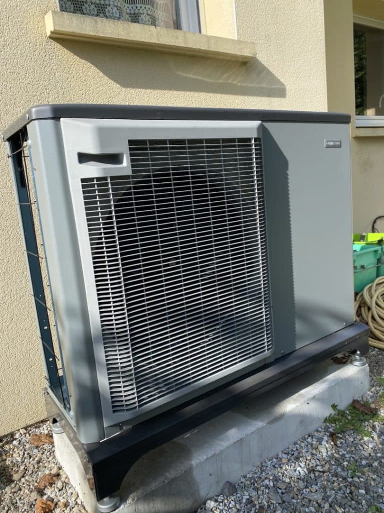Création d'un réseau de pompe à chaleur NIBF730 sur air extrait Locmaria-Plouzané (1)
