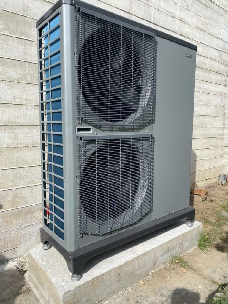 Installation pompe à chaleur NIB en remplacement d'une chaudière fuel Plougonvelin (1)